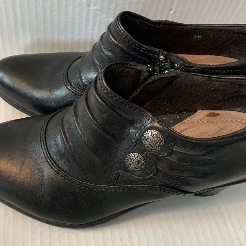 Earth Amethyst black leather pleated ankle boots size 6B comfort whimsygoth